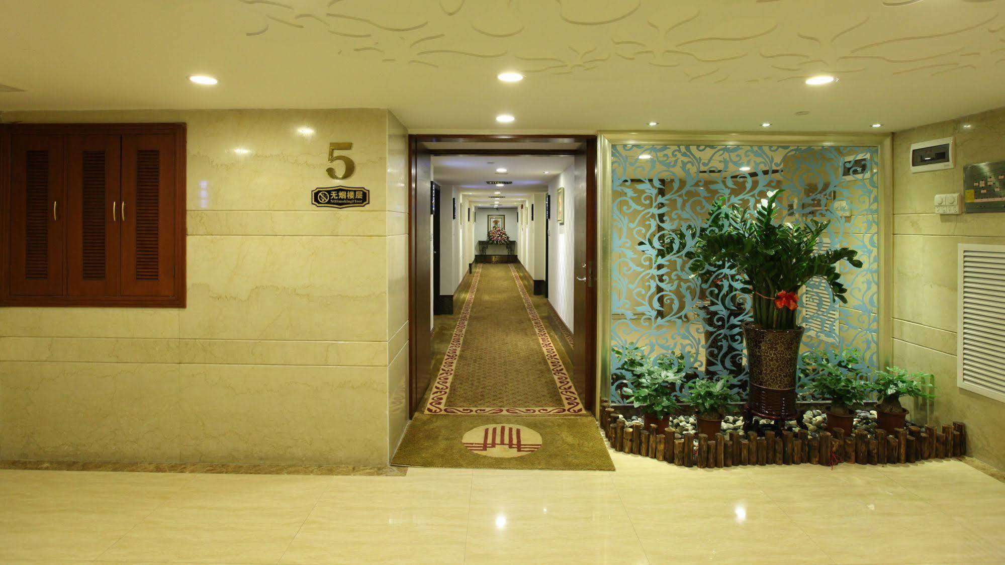 New World Hotel Гуанджоу Екстериор снимка